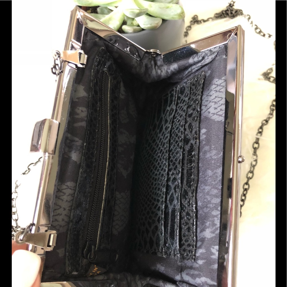 🛑 KENNETH COLE CLUTCH - Picture 5 of 5